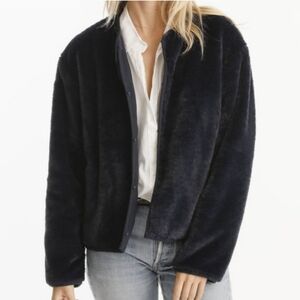 XiRENA Women's Navy Blue Jensen Faux Fur Jacket Size Medium Mobwife Luxury